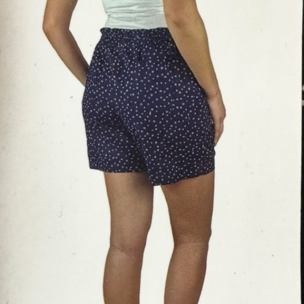 Nwt. Jacks Stylish Navy Blue and daisy Women's Shorts